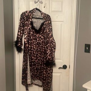 Satin like leopard housecoat and nightie